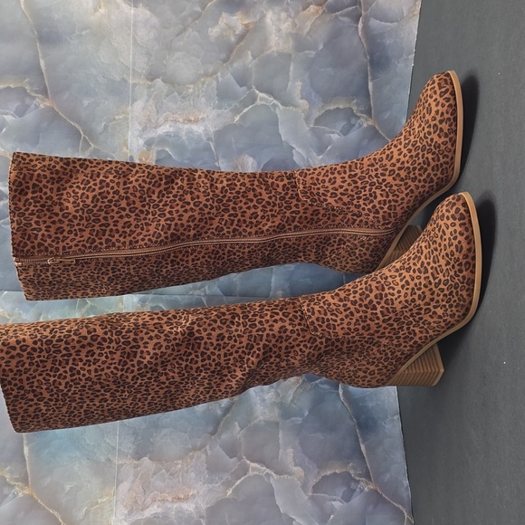 Universal Thread Boot - Picture 3 of 7